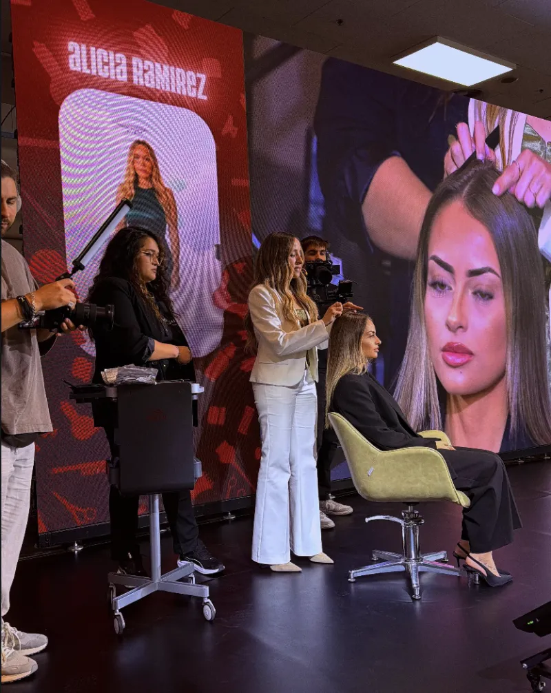 Alicia trabajando en el backstage